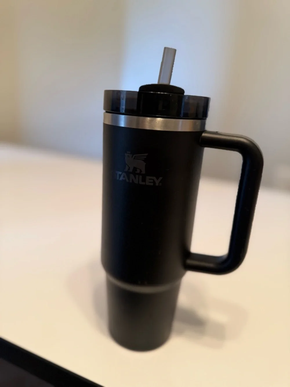 Stanley 30oz Black Travel Tumbler with Handle and Clear Straw - Picture 3 of 4